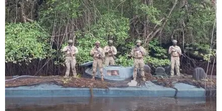 Fuerzas Armadas incautan semisumergible usado para narcotráfico en Esmeraldas