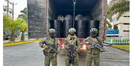 Operativos militares dejan más de 5.800 galones de combustible incautados en Sucumbíos