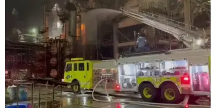 Incendio obliga a suspender operaciones en la Refinería de Esmeraldas