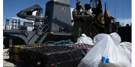 Incautan en las costas de Ecuador más de tres toneladas de cocaína en operativo naval conjunto