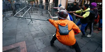 Cientos de estudiantes protestaron por retiro del subsidio al diésel