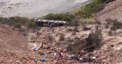 37 personas murieron tras la caída de un autobús a un abismo cerca de Arequipa