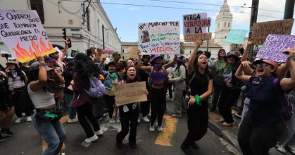 Mujeres marcharon en Ecuador contra la violencia