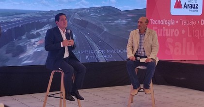 Andrés Arauz insiste en que mantendrá la dolarización
