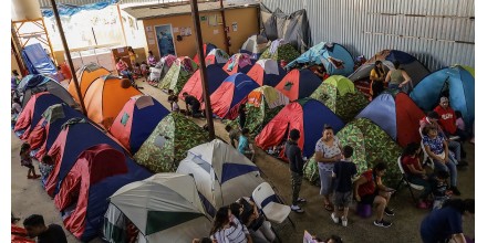 Migrantes desesperados cruzan la frontera de México a EE.UU. pese a los crecientes riesgos