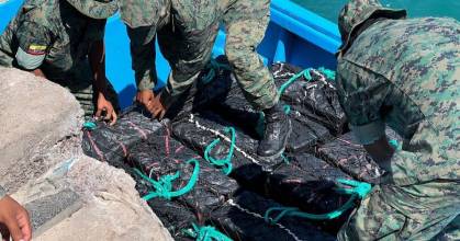 Galápagos: La Armada interceptó 2 'narcolanchas' con 55 sacos llenos de droga