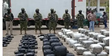 Militares decomisan más de 500 kilos de marihuana ocultos en vehículo en Carchi
