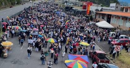 Indígenas de Imbabura marcharon tras fin del paro