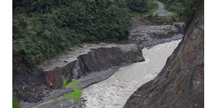 La erosión del río Coca avanza hacia Coca Codo y sigue provocando daños millonarios