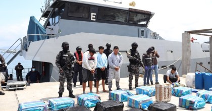 Una lancha con 900 kilos de cocaína fue interceptada cerca de Manta