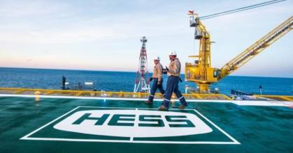 Chevron adquiere Hess por 53.000 millones pese a objeciones de Exxon 