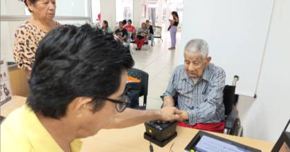 Sucumbíos: Juan Merchán renovó su cédula a sus 102 años 