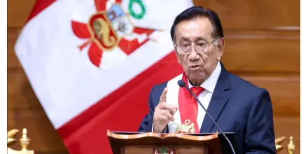 Congreso de Perú elige a José María Balcázar como nuevo presidente interino tras censura de José Jerí