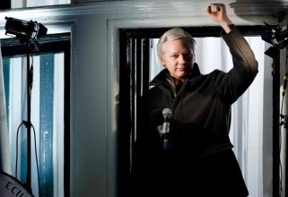 Julian Assange, libre de cargos en Suecia; aún en duda si puede salir de Embajada