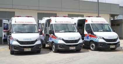 17 ambulancias nuevas llegaron al Ecuador