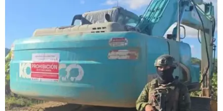 Fuerzas Armadas inhabilitan cinco excavadoras en Napo