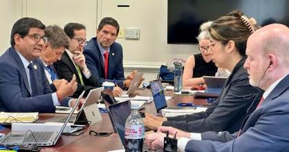 Ecuador enfrenta arancel del 15 % en EE.UU. mientras negocia reducción