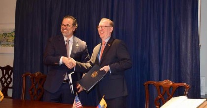 Ecuador y EE.UU. firman acuerdo contra actividades marítimas ilícitas