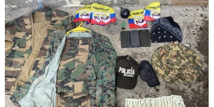 En Joya de los Sachas se encontraron uniformes e insignias de las FARC