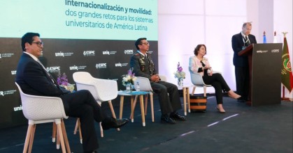 Expertos defienden en Ecuador que las universidades pasen a ser "glocales" 