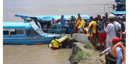 Perú: Naufragio de 2 embarcaciones en la Amazonía dejó 12 muertos y 57 desaparecidos