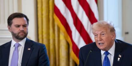 Trump sugirió que dejará a ExxonMobil "fuera" de Venezuela tras comentario de su CEO