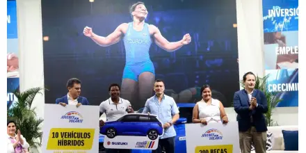 10 deportistas de alto rendimiento recibieron vehículos donados por Suzuki