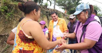 Esmeraldas: Afectados por el sismo recibieron ayuda 