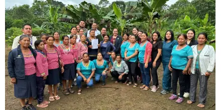 Reconocen oficialmente a parteras ancestrales en la Amazonía ecuatoriana
