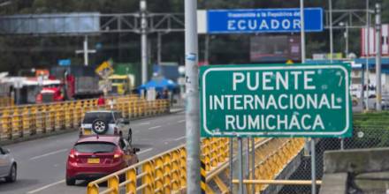 Gobierno busca evitar paro de transportistas en el Carchi tras arancel a Colombia