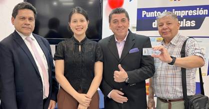 Ecuador inauguró su primer punto de impresión de cédulas en Europa