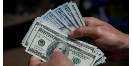 Dólar en Perú toca máximo de cuatro meses por tensión geopolítica y crisis energética