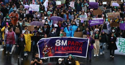 Una marea violeta de mujeres marchó contra violencia y desigualdad