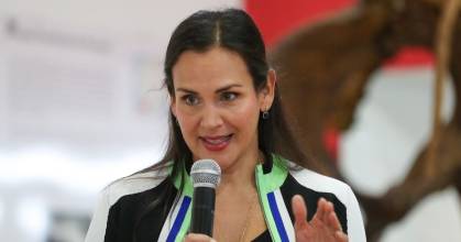 Manzano afirmó que la minería es "el futuro de la economía" del país