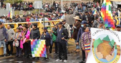 Indígenas colombianos protestan en la frontera con Ecuador por la destrucción de puentes