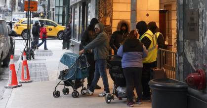 Familias inmigrantes sacan a los niños de las escuelas de Nueva York