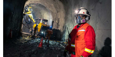 Diálogo académico en Quito sobre minerales críticos en transición energética