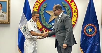 Ministros ecuatorianos visitaron El Salvador para conocer plan contra pandillas