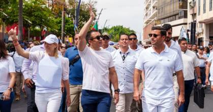 Noboa lideró multitudinaria marcha en Guayaquil