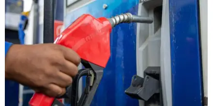 Gasolina Extra escasea en Quito por fallas en despachos