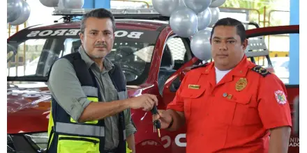 ODIN Mining refuerza a bomberos de Santa Rosa, provincia de El Oro, con nueva camioneta