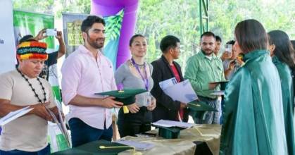 Mujeres shuar reciben certificados de Agricultura Familiar en Pastaza