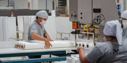 Disminuyen tasas de interés para el sector productivo en Ecuador