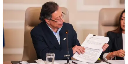 Petro alista nuevo decreto de aranceles en medio de la disputa comercial con Ecuador