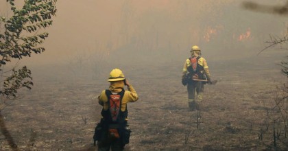 Un gran incendio forestal amenaza las operaciones del aeropuerto de Quito