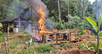 Orellana: Ataques aéreos destruyeron maquinaria de minería ilegal 