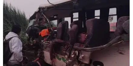Perú: Choque de autobuses dejó 5 fallecidos y 28 heridos 