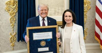 María Corina Machado entregó a Donald Trump la medalla del Nobel