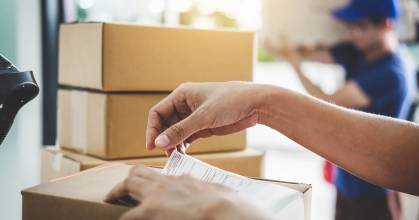 Ecuador aplicará tarifa de 20 dólares a compras en exterior importadas por servicio postal