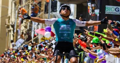 Jonathan Caicedo ganó la séptima etapa de la Vuelta a Portugal 